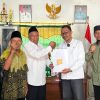 BAZNAS Ciamis Salurkan Kursi Roda dan Bantuan Rumah di Cihaurbeuti